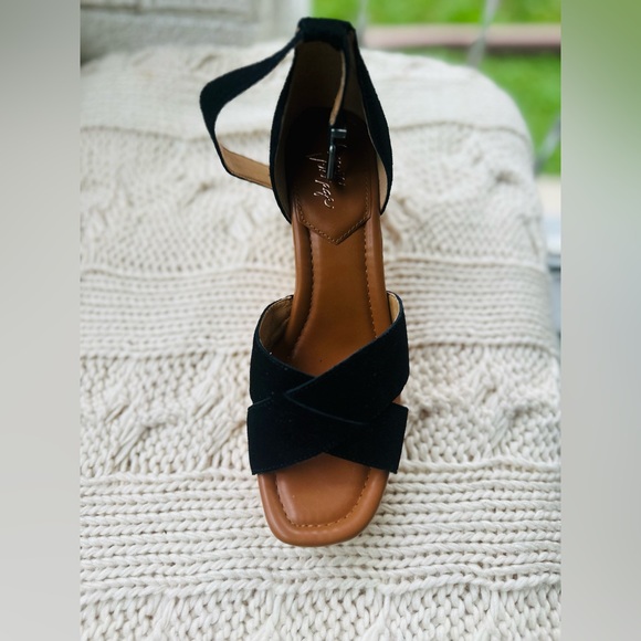 New Crown Vintage Women’s Black Leather Platform Sandals - Picture 3 of 8